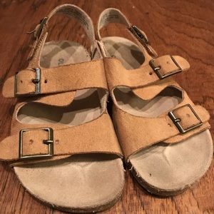 Toddler sandals with buckle